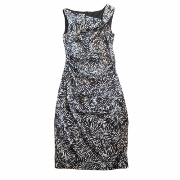 Maggy London Dresses & Skirts - Maggy London Stunning Black White Sheath Dress 6